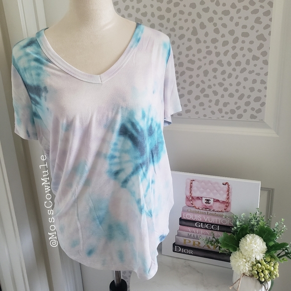 Bundle of 4 Cute Shirts - Picture 5 of 12